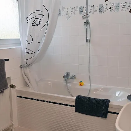 Grosse Ferienwohnung, 4x Zimmer, 2x Balkone In * Isernhagen
