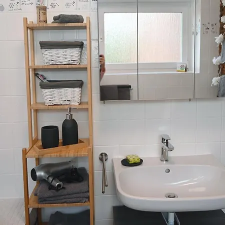Grosse Ferienwohnung, 4x Zimmer, 2x Balkone In Isernhagen