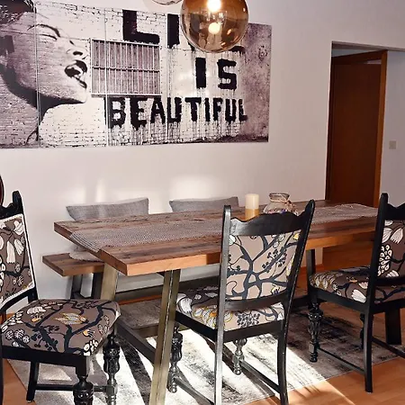 Grosse Ferienwohnung, 4x Zimmer, 2x Balkone In Lejlighed Isernhagen