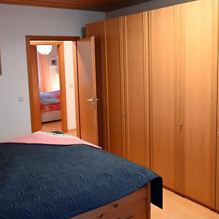 Grosse Ferienwohnung, 4x Zimmer, 2x Balkone In Lejlighed Isernhagen