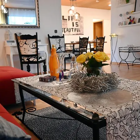 Grosse Ferienwohnung, 4x Zimmer, 2x Balkone In Lejlighed Isernhagen